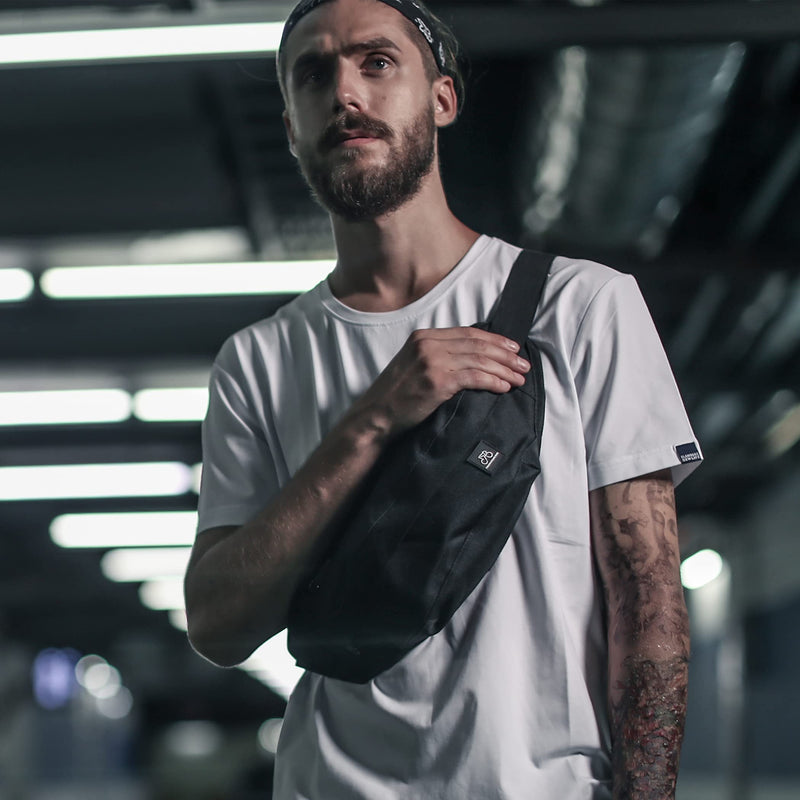 [Australia - AusPower] - Fanny Packs for Women & Men Unisex Waist Bag Pack with Headphone Jack and Zipper Adjustable Strap Black Fanny Pack for Outdoors & Gym (fanny pack). 