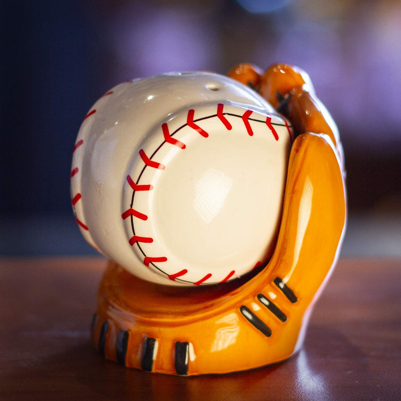 [Australia - AusPower] - Pacific Giftware Baseball and Gloves Ceramic Salt and Pepper Shakers Set 