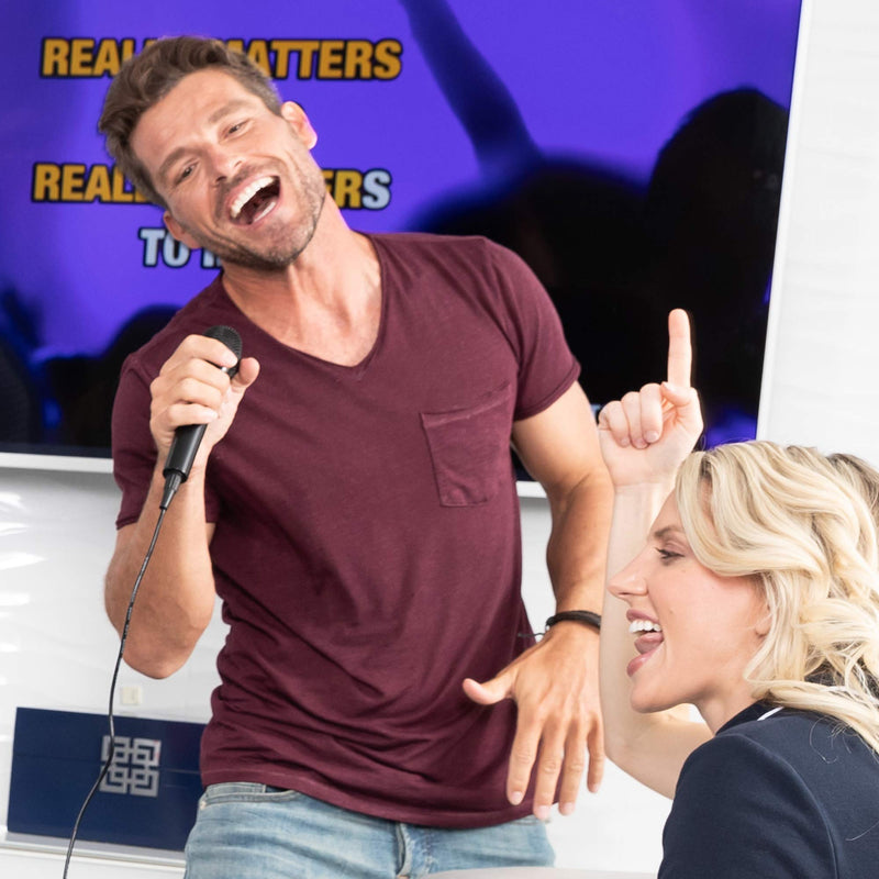 [Australia - AusPower] - Singing Machine SMM-205 Unidirectional Dynamic Karaoke Microphone with 10 Ft. Cord, Black, One Size 1 Black & Gold 