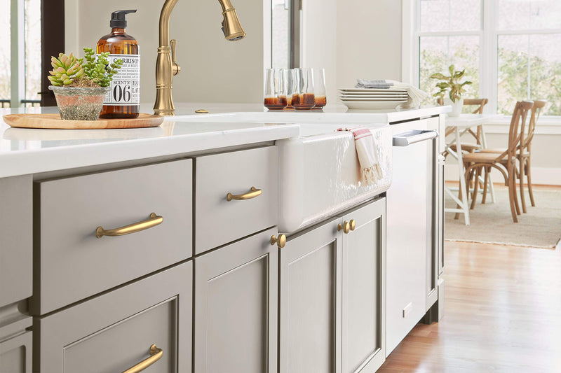 [Australia - AusPower] - Amerock | Cabinet Pull | Champagne Bronze | 5-1/16 inch (128 mm) Center-to-Center | Renown | 1 Pack | Drawer Pull | Cabinet Handle | Cabinet Hardware 5-1/16 in. Center-to-Center 