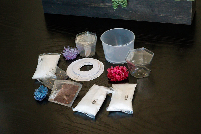 [Australia - AusPower] - 4M Toysmith, 7 Crystal Growing Science Experimental Kit with Display Cases, Easy DIY STEM Toy Lab Experiment Specimens, For Boys And Girls Ages 10+ 7 Crystals 