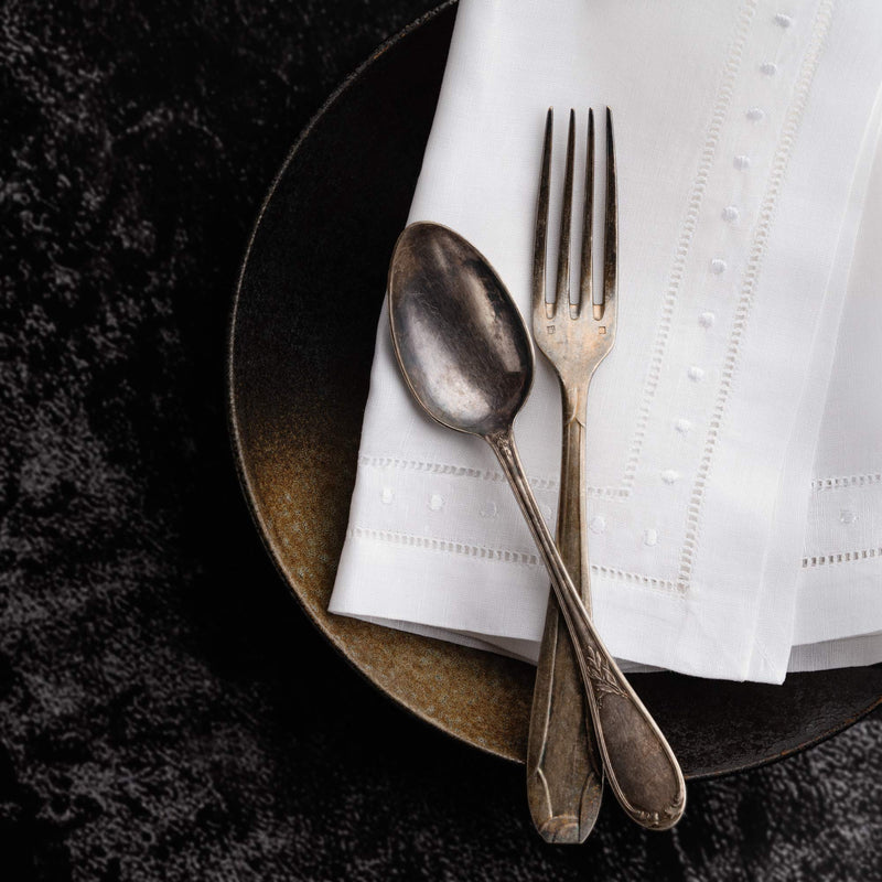 [Australia - AusPower] - O'lucio Home White Linen Napkins - 18 x 18 inch Hemstitched Dinner Napkins Embroidered Swiss Dot - Set of 4 Machine Washable Cloth Napkins, 100% French Flax Linen Natural Fabric 