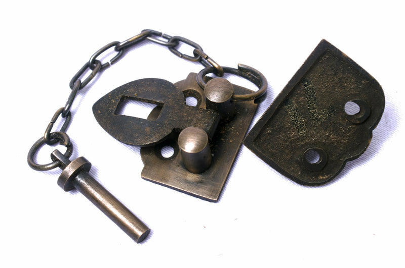 [Australia - AusPower] - Small Trunk or Chest Hasp with Chain Pin by Nesha 