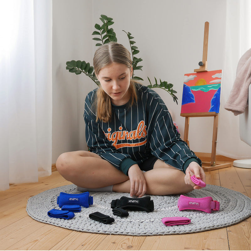 [Australia - AusPower] - KARM Osgood Schlatter Kids Patella Knee Strap - Set of Knee Strap for Kids and 3 Adjustable Straps for Sports, Knee Pain & MCL. Kids Knee Band for Boys and Girls (One Size; Black) One Size 