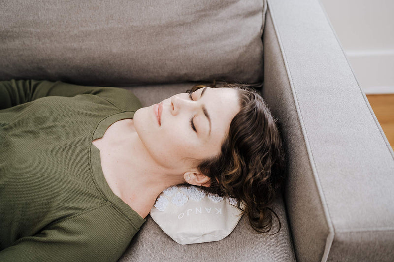 [Australia - AusPower] - Kanjo Heat Therapy Acupressure Pillow - Neck and Stomach Pillow - Relieve Neck and Stomach Pain - Includes Travel Bag 