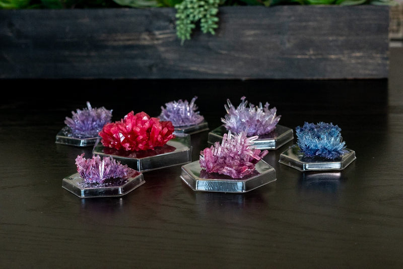 [Australia - AusPower] - 4M Toysmith, 7 Crystal Growing Science Experimental Kit with Display Cases, Easy DIY STEM Toy Lab Experiment Specimens, For Boys And Girls Ages 10+ 7 Crystals 