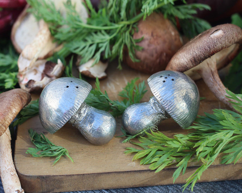 [Australia - AusPower] - Vagabond House Pewter Mushroom Salt and Pepper Shaker Set 2 inch Wide x 2.5 inch Tall 