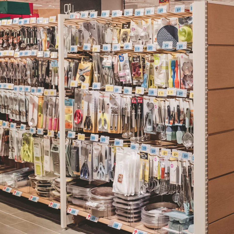 [Australia - AusPower] - 80pcs Wire Shelf Sign Holder Metal Hook Label Tags Plastic Label Holder Retail Sign PVC Clear Shelf Label Holder on Hook (Includes 100 Pieces Label Inserts) (1.65H2.35L inch / 46 cm) 1.65H*2.35L inch / 4*6 cm 