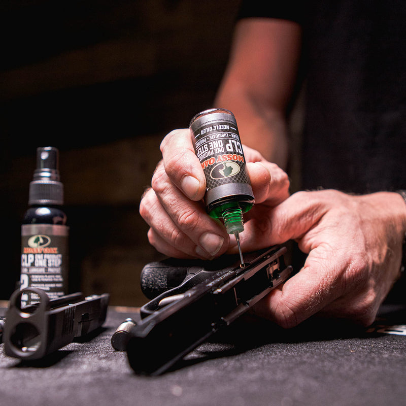 [Australia - AusPower] - Mossy Oak Gun Oil Combo Kit | Cleaner, Lubricant, & Protectant [CLP] | One-Step Gun Cleaner and Gun Oil Lubricant | 2oz. Fine Mist Pump Sprayer & 1 oz. Needle Oiler of CLP Gun Cleaner and Lubricant 